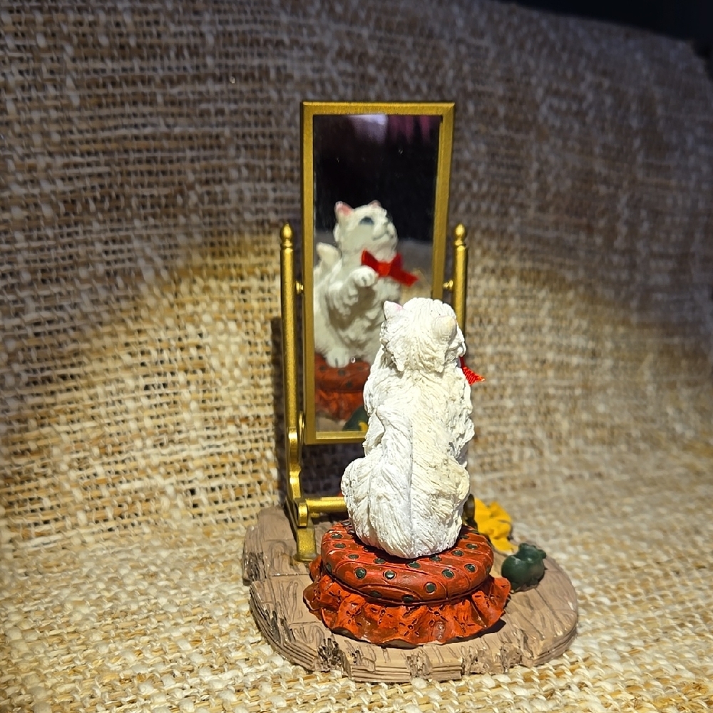 Vintage Cat Figurine with Mirror L-4.25"XH-4.5"XW-3"